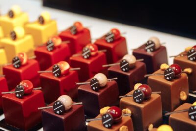 Brussels: Chocolate Workshop and Guided Walking Tour - The guided walk: Grand Place, Manneken Pis, Fishmarket, Saint Géry