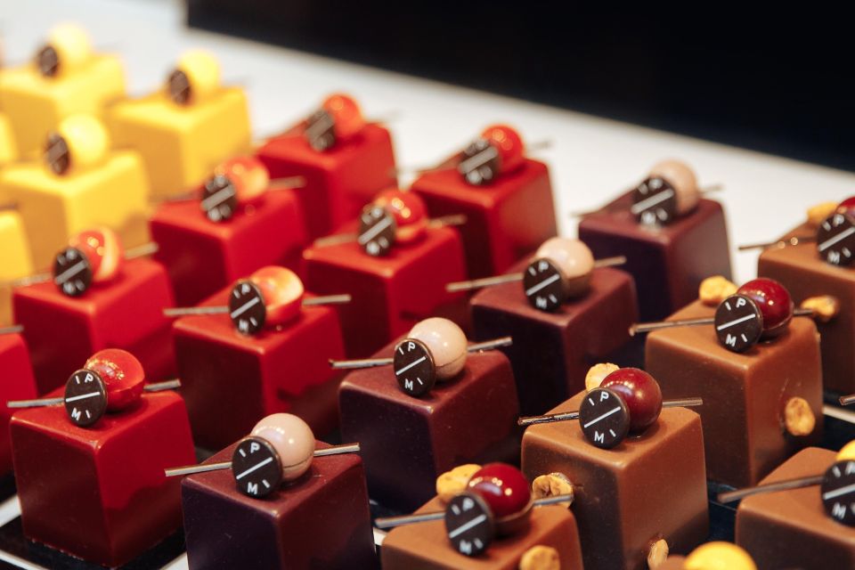 Brussels: Chocolate Workshop and Guided Walking Tour - The guided walk: Grand Place, Manneken Pis, Fishmarket, Saint Géry
