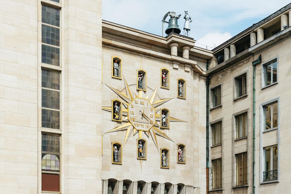 Brussels: City Highlights Walking and Tasting Tour - Manneken Pis: why the stories are the real souvenir