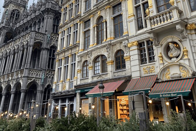 Brussels Food Tour: 10 Tastings of Waffles, Beers, Fries & More - Stop 1: Auguste Orts statue and the walk-start briefing