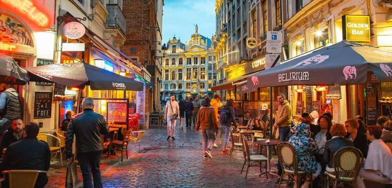 Brussels: Highlights and Hidden Corners Private Guided Walk - The quieter corners: Oud Korenhuis and streets like Creek, Rollebeek, and Lebeau