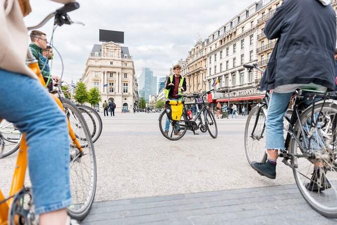 Brussels Highlights & Hidden Gems Bike Tour - Stop 1: La Bourse de Bruxelles and Place de la Bourse
