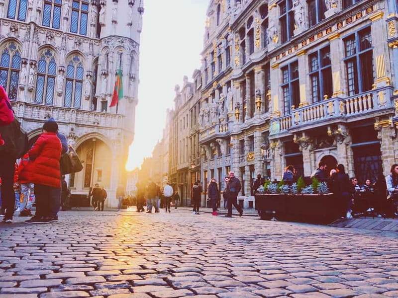 Brussels Highlights: Walking & Bus Tour with Waffle Tasting - Grand Place Photo Stop and Guided Look: the Square You Shouldn’t Skip