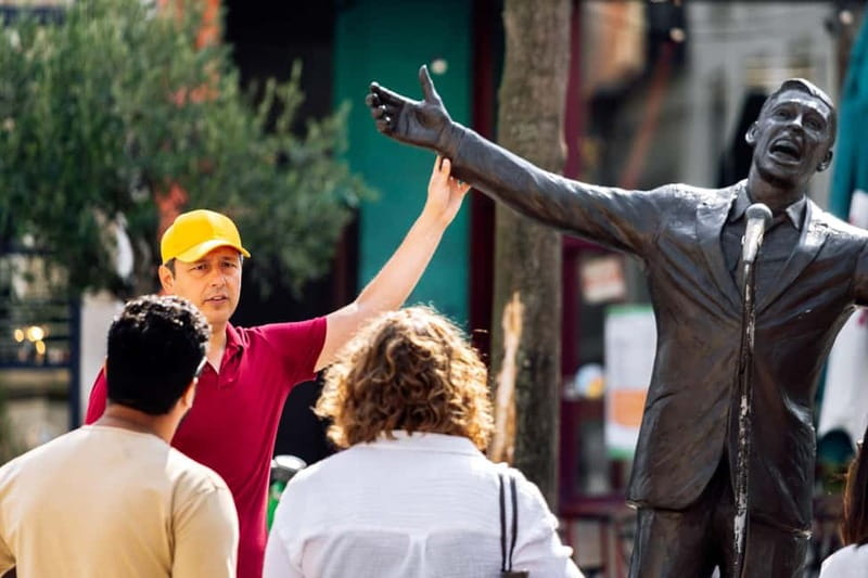 Brussels: Historical Tour with Chocolate & Waffle Tasting - Why the 2.5-hour walking route fits Brussels perfectly