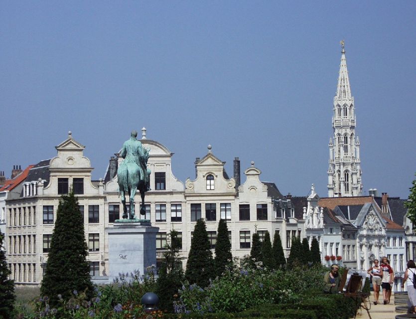 Brussels: Walking Tour from Central Station to Manneken Pis - Key Highlights to Look Forward To