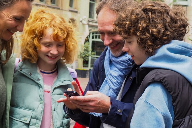 Discover the secrets of Brussels while playing - Brussels, but make it interactive: the core idea