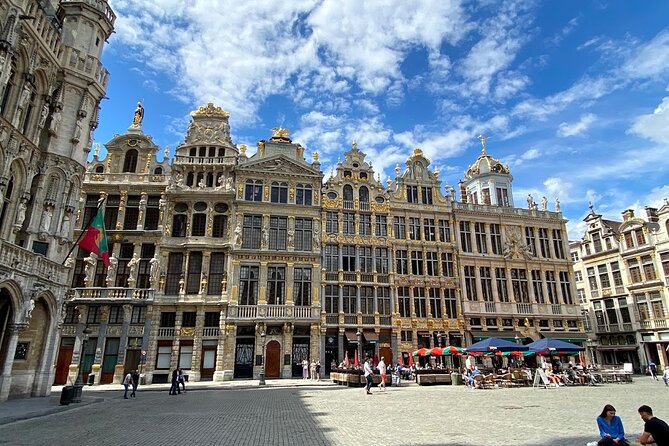 Discover the secrets of Brussels while playing - What’s included (and what you’ll need to bring)