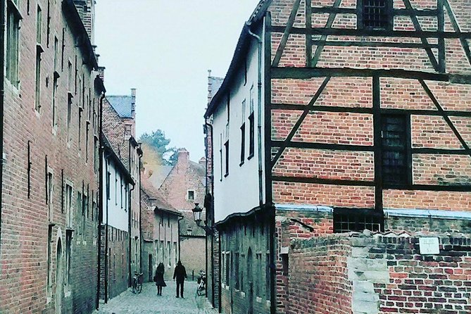 Lovely Leuven Highlights Biketour NEDERLANDS - Oude Markt Leuven: The Café Street You Can’t Miss