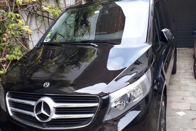 Luxury Minivan from Charleroi airport to the city of Brussels - Door-to-door drop-off in Brussels city center