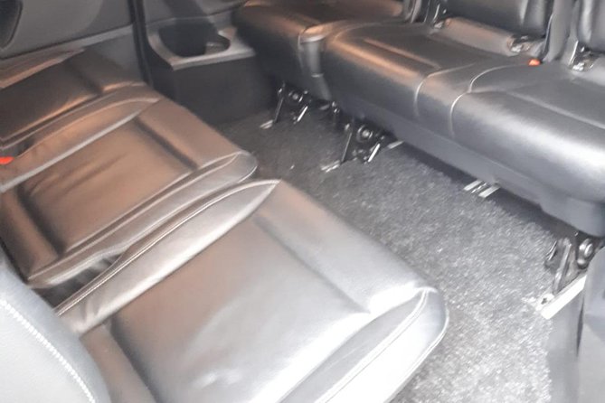 Luxury Minivan from Charleroi airport to the city of Brussels - Who should book this transfer (and who might pass)